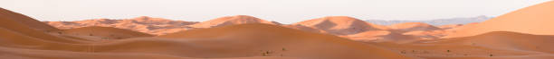 Panorama de Erg Chebbi sunrise - foto de stock