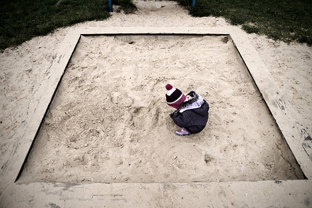 Sandbox child Child playing in a rectangular sandbox sandbox photos stock pictures, royalty-free photos & images