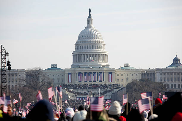 barack obama di inaugurazione presidenziale al capitol building, washington dc - inauguration into office washington dc barack obama capitol building foto e immagini stock