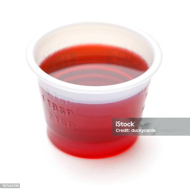 Jarabe Para La Tos Frío O En Medicina De La Dosis De Adultos 4t Foto de stock y más banco de imágenes de Taza desechable