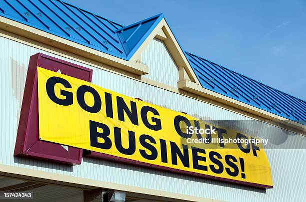 Going Out Of Business Sinal - Fotografias de stock e mais imagens de Going Out Of Business (expressão inglesa) - Going Out Of Business (expressão inglesa), Saldos, Exterior de edifício