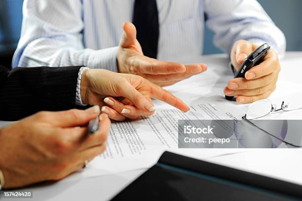 Interaktion Business Hände Stockfoto und mehr Bilder von Dokument - Dokument, Geschäftsleben, Lesen
