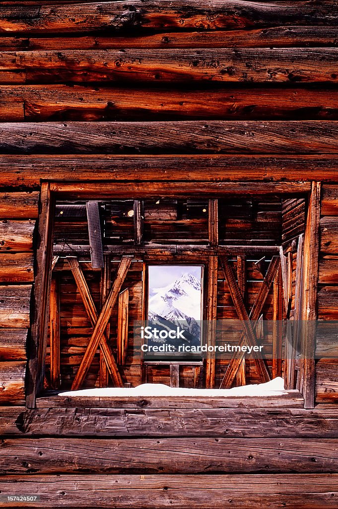 Telluride Colorado log cabin com Coberto de Neve mountian vista - Royalty-free Exploração Mineira Foto de stock