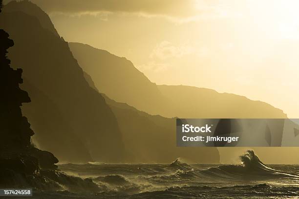 Hawaiischer Sonnenuntergang Am Kee Beach Stockfoto und mehr Bilder von Berg - Berg, Brandung, Farbbild