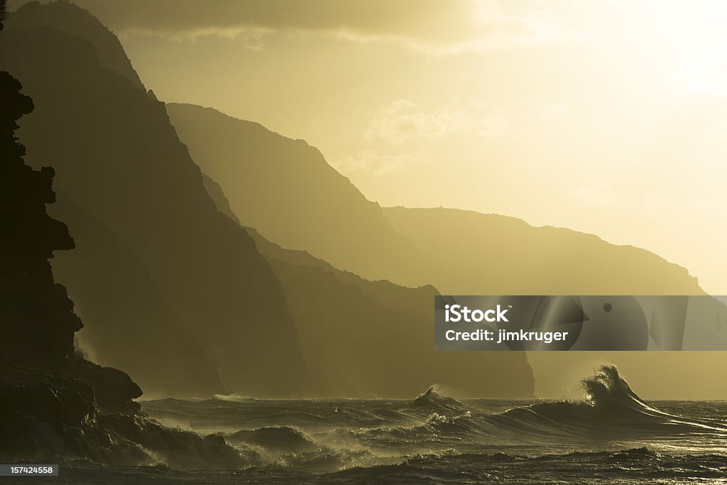 Hawaiian tramonto a Ke'e beach. - Foto stock royalty-free di Acqua