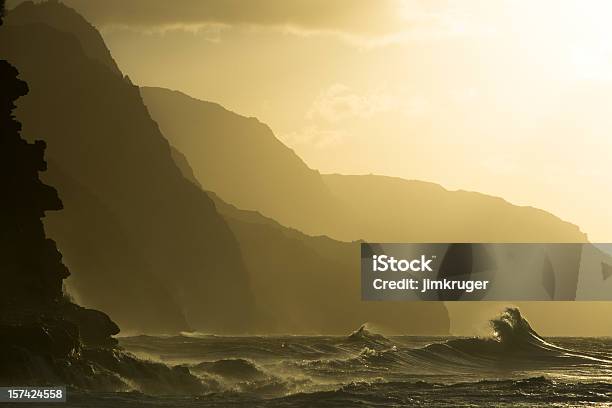 Hawaiian Tramonto A Kee Beach - Fotografie stock e altre immagini di Acqua - Acqua, Ambientazione esterna, Calore - Concetto
