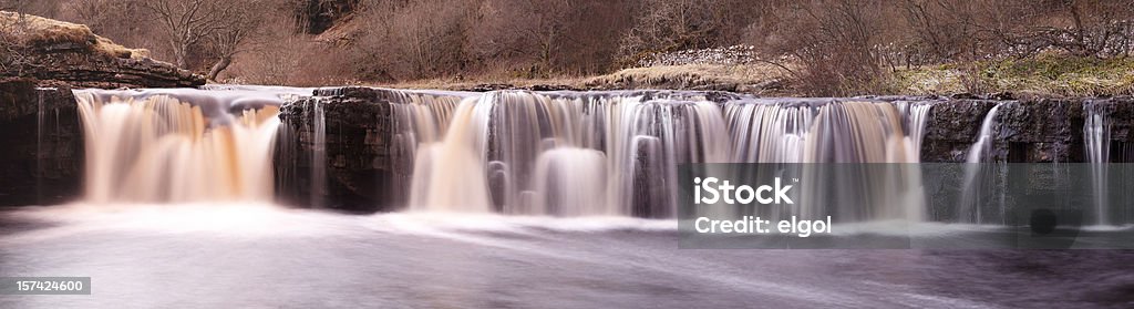 Na północ Yorkshire Waterfall - Zbiór zdjęć royalty-free (Fotografika)