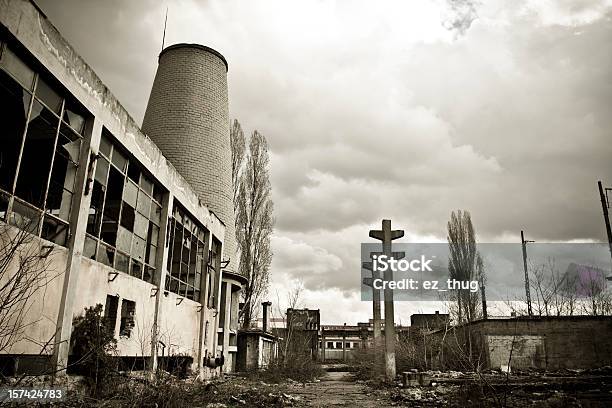 Abandonado Edifício Industrial - Fotografias de stock e mais imagens de Abandonado - Abandonado, Acabado, Ao Ar Livre