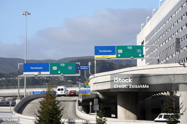 Aeropuerto De San Francisco Sfo Foto de stock y más banco de imágenes de Aeropuerto - Aeropuerto, Autopista, Aire libre