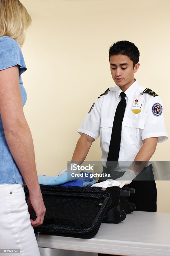 Bagagli Inspector - Foto stock royalty-free di Aeroporto