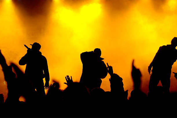 rapper em shows no palco - popular music concert music event crowd - fotografias e filmes do acervo