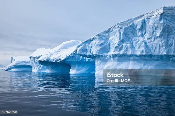 Photo libre de droit de Antarctic Iceberg banque d'images et plus d'images libres de droit de Antarctique - Antarctique, Fond, Fondre