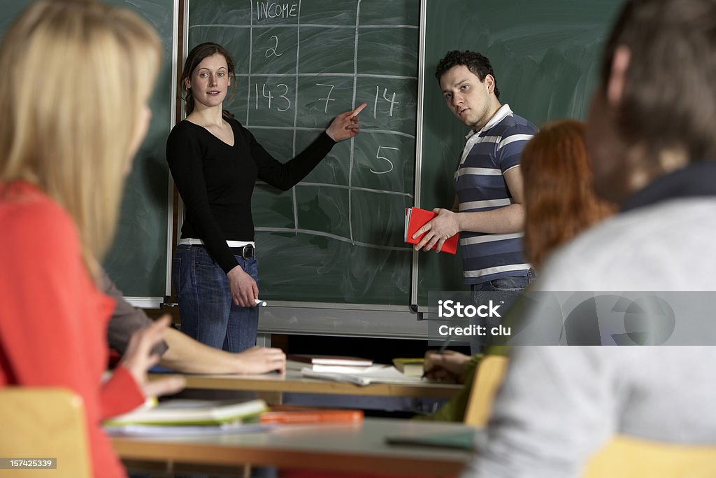 Classrom, 학생 및 blackboard - 로열티 프리 강사 스톡 사진