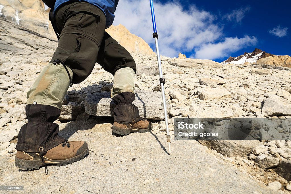 Trekking tra le montagne - Foto stock royalty-free di Ambientazione esterna