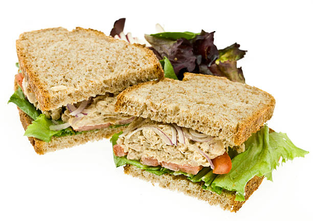sanduíche de salada de atum - tuna salad sandwich - fotografias e filmes do acervo