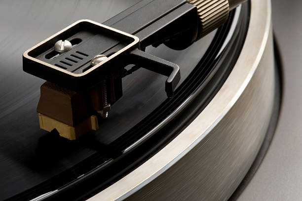 Turntable and black vinyl Turntable and black vinyl high fidelity stock pictures, royalty-free photos & images