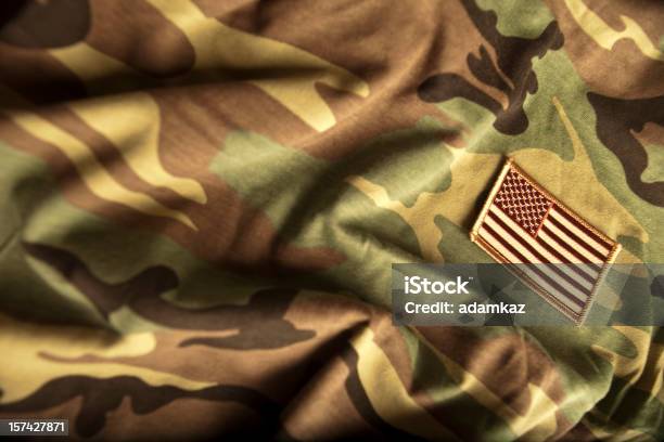 Amerikanische Flagge Und Camouflage Serie Stockfoto und mehr Bilder von Amerikanische Flagge - Amerikanische Flagge, Abzeichen, Ausgebleicht