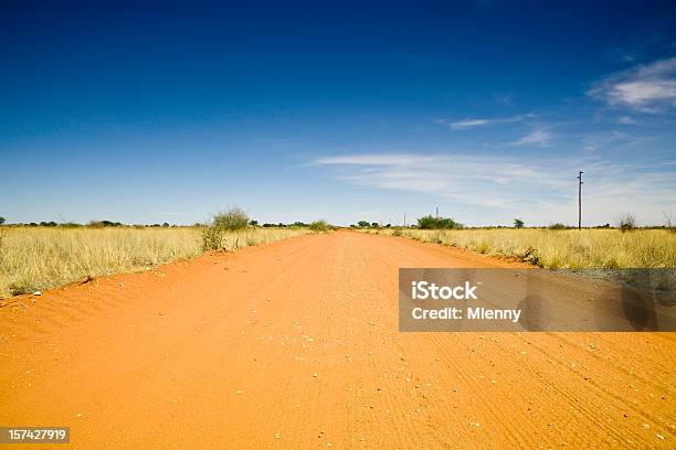 Lonely Carretera Del Desierto De África Foto de stock y más banco de imágenes de Vía principal - Vía principal, África, Aire libre