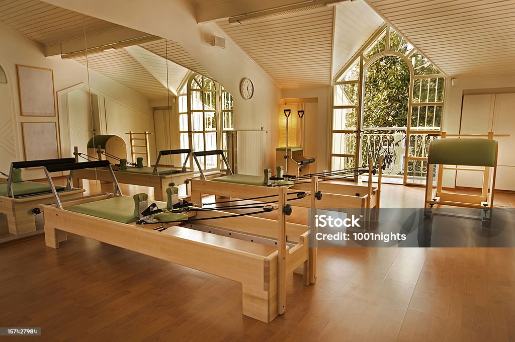 Sala de pilates - Foto de stock de Academia de ginástica royalty-free