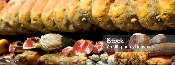 Salumi Italiano Foto de stock y más banco de imágenes de Alimento - Alimento, Aperitivo - Plato de comida, Autoservicio