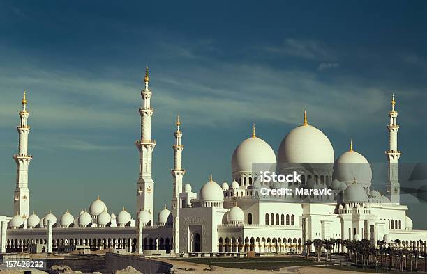 Foto de Mesquita e mais fotos de stock de Abu Dhabi - Abu Dhabi, Mesquita, Céu - Fenômeno natural