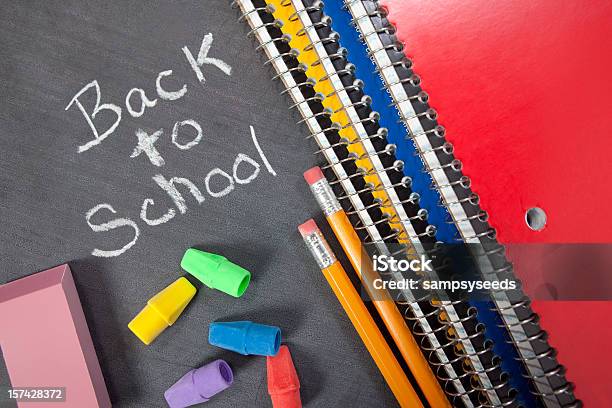 Voltar Para A Escola Cena - Fotografias de stock e mais imagens de Borracha - Material de Escritório - Borracha - Material de Escritório, Desenho a Giz, Educação