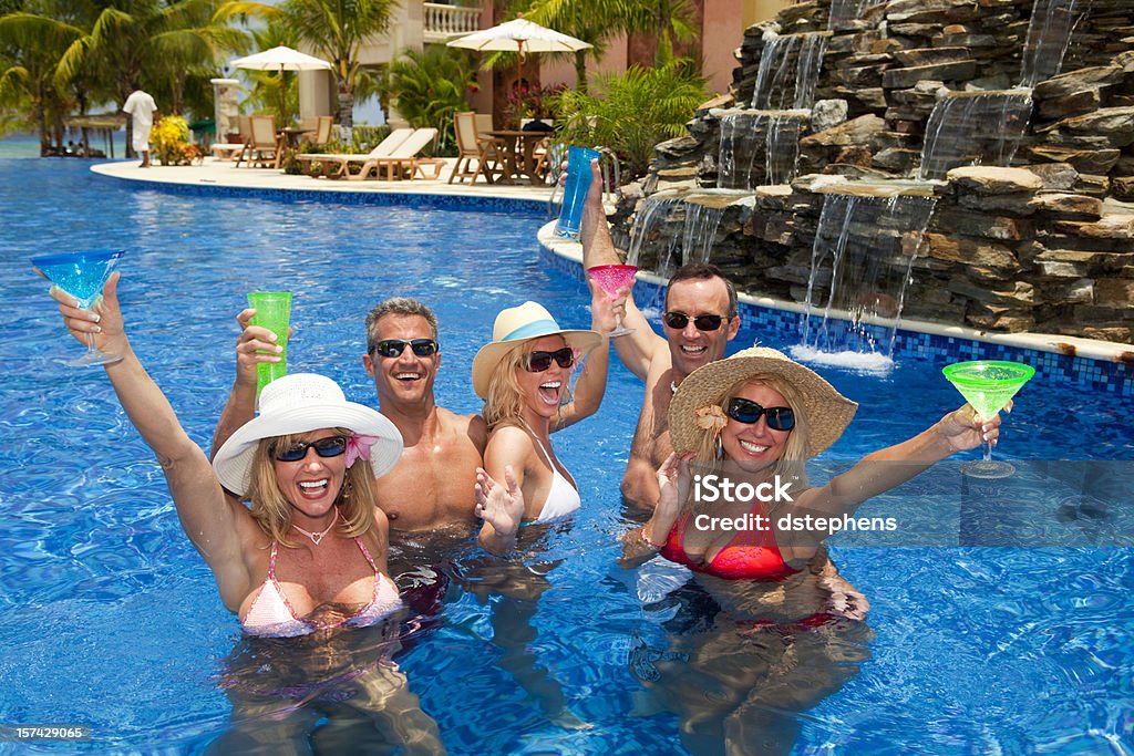 Enérgica adultos Tostar na piscina XXXL - Royalty-free Festa na piscina Foto de stock