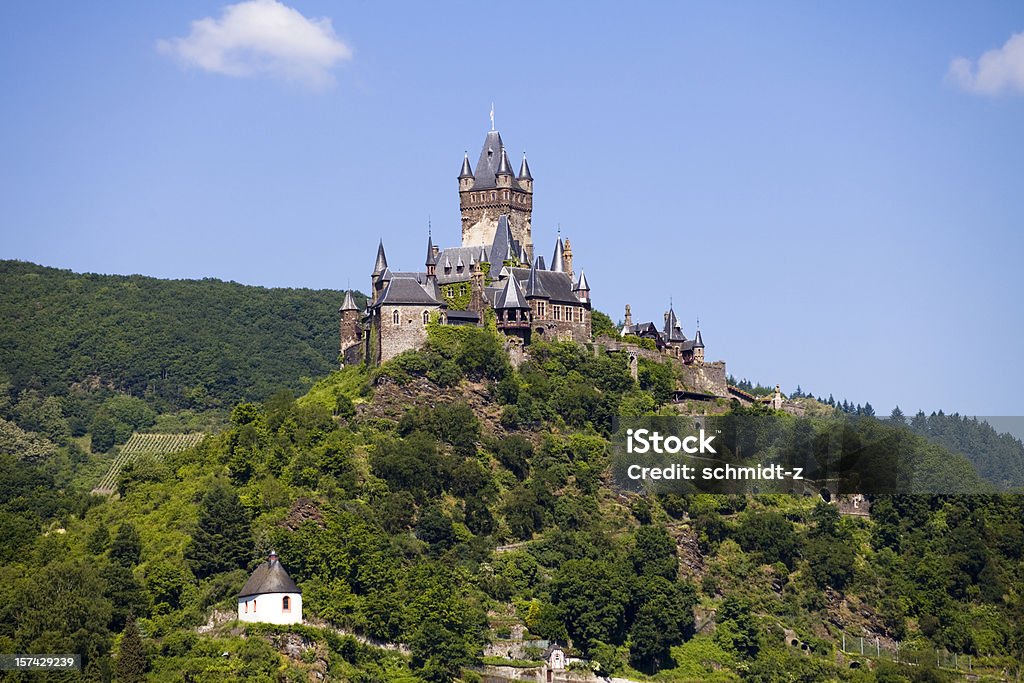 Reichsburg Cochem en el valle del Mosel - Foto de stock de Castillo - Estructura de edificio libre de derechos