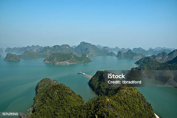 하롱 베이에서의 베트남 공중 뷰에 대한 스톡 사진 및 기타 이미지 - 공중 뷰, 극단 지형, 베트남