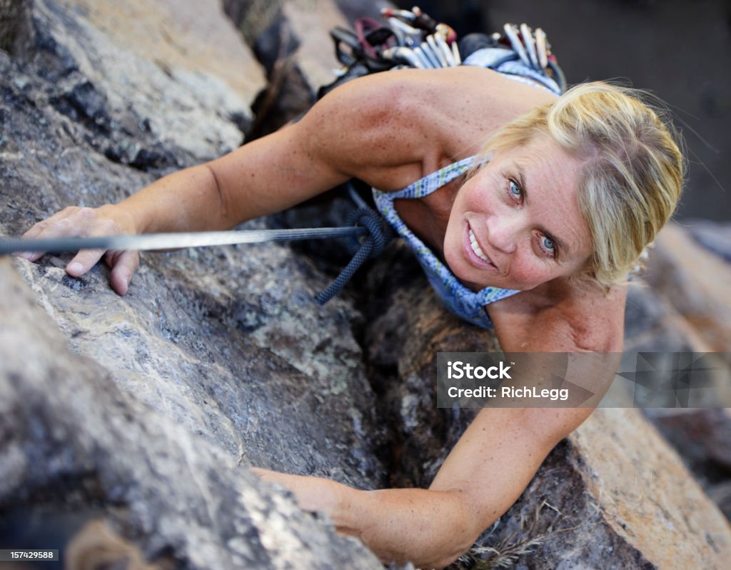 Donna Rock Climber - Foto stock royalty-free di Donne mature