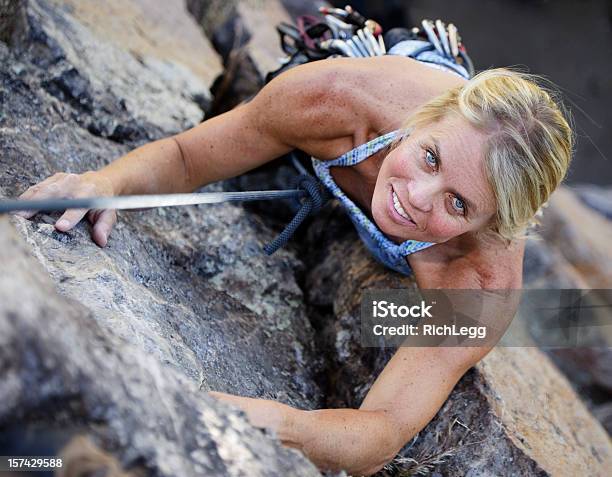 Donna Rock Climber - Fotografie stock e altre immagini di Donne mature - Donne mature, Scalare, Sport estremo
