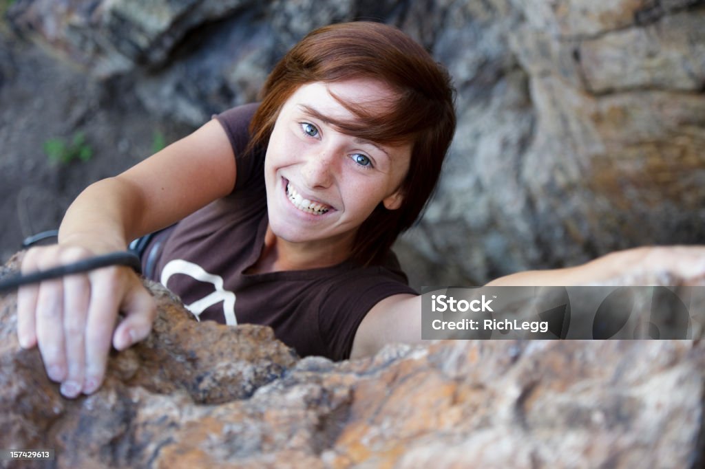 Jeunes Rock de montée d'escaliers - Photo de Escalade libre de droits