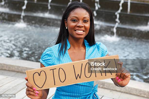 Frau Liebt Zu Arbeiten Stockfoto und mehr Bilder von Afrikanischer Abstammung - Afrikanischer Abstammung, Arbeit und Beschäftigung, Arbeitssuche