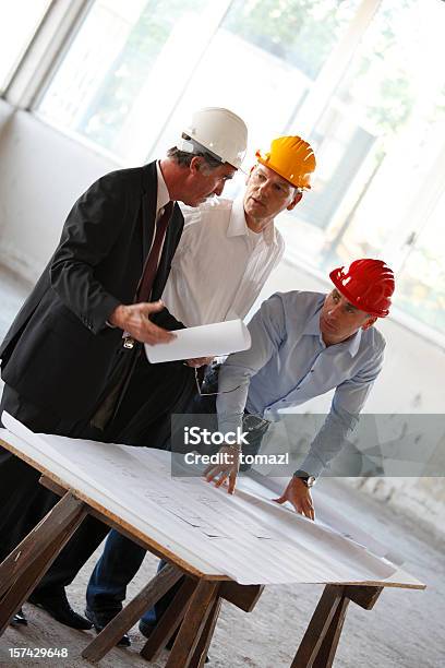 Drei Senior Business Mann Auf Baustelle Stockfoto und mehr Bilder von Anzug - Anzug, Baustelle, Krawatte