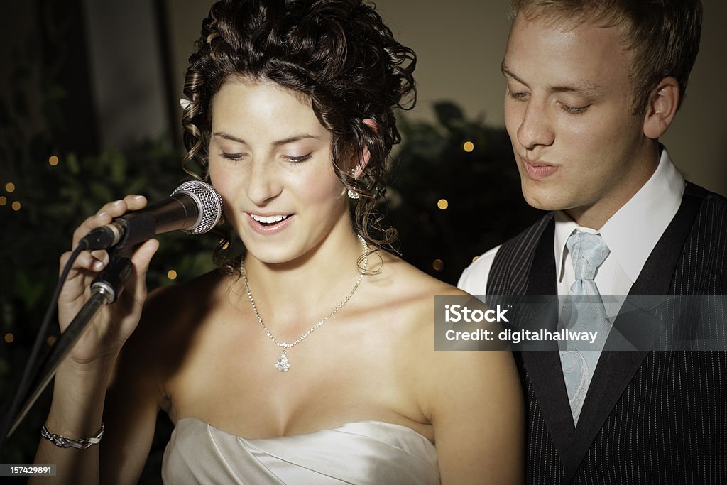 Casal a fazer um discurso - Foto de stock de Discurso royalty-free