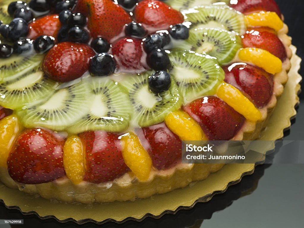 Primo piano di Torta alla crema di frutta - Foto stock royalty-free di Crostata di frutta