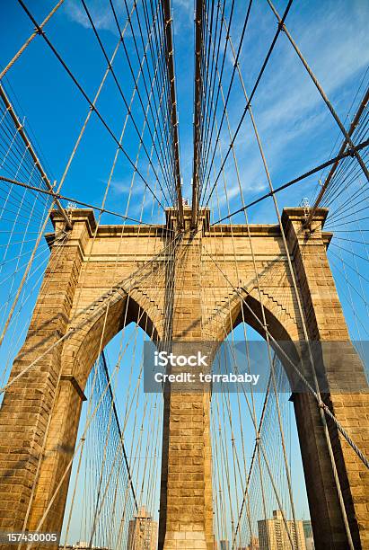 Ньюйорк Бруклинский Мост Отделкой — стоковые фотографии и другие картинки Висячий мост - Висячий мост, Симметрия, Арка - архитектурный элемент
