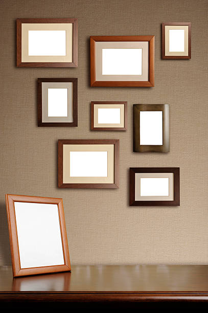 various sizes of blank wooden picture frames hanging - tafel fotos stockfoto's en -beelden