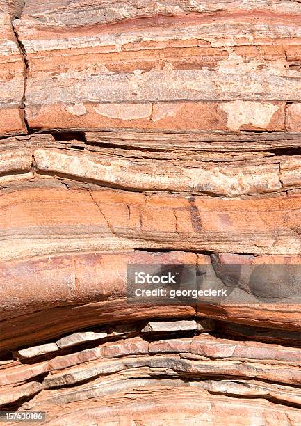 Foto de Camadas De Rocha Natural e mais fotos de stock de Em camadas - Em camadas, Efeito de várias camadas, Areia