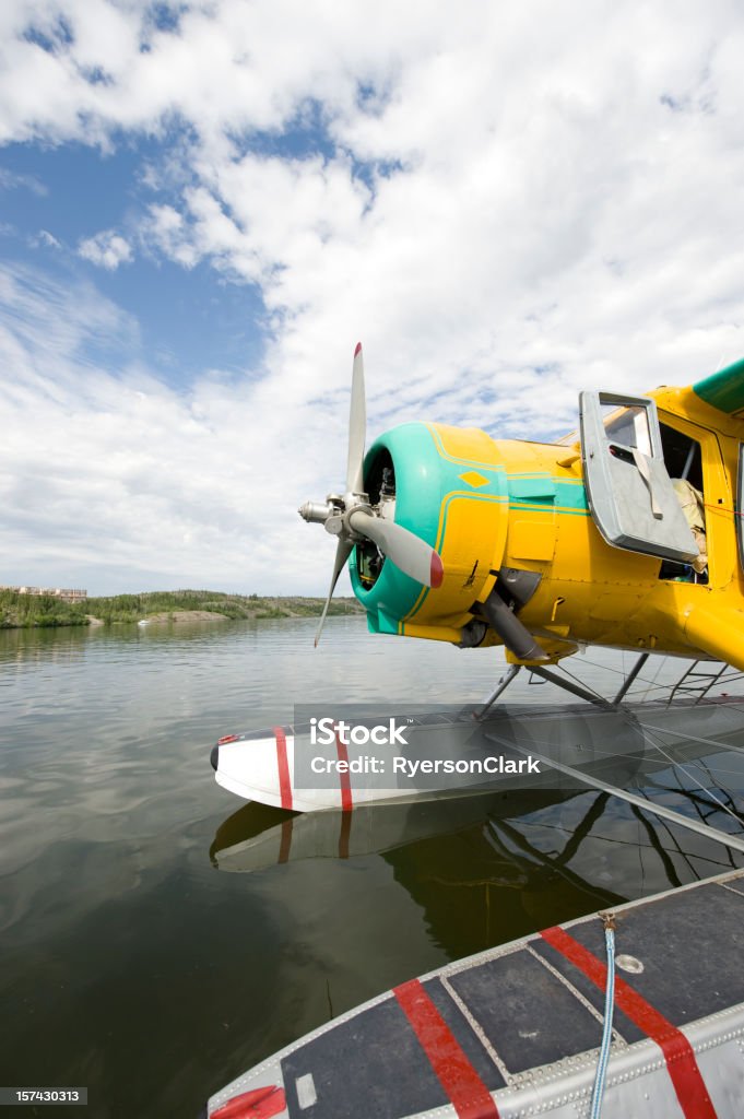 Лёгкий самолёт общего назначения или Гидроплан, Yellowknife. - Стоковые фото Great Slave Lake роялти-фри