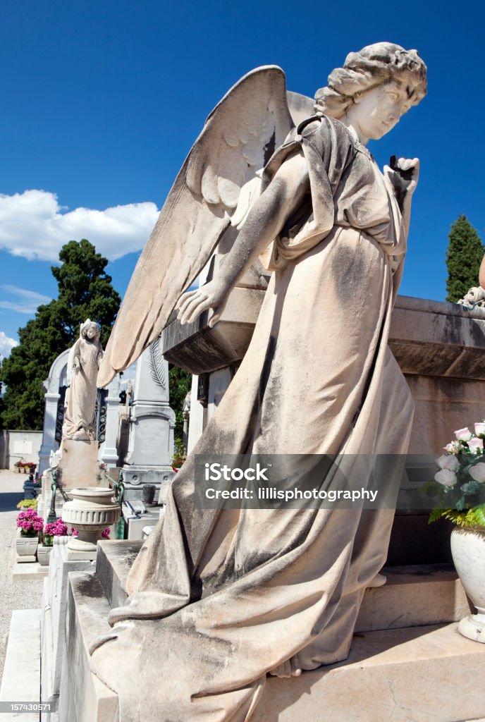 Kamienny Anioł na grób w Provence - Zbiór zdjęć royalty-free (Anioł)