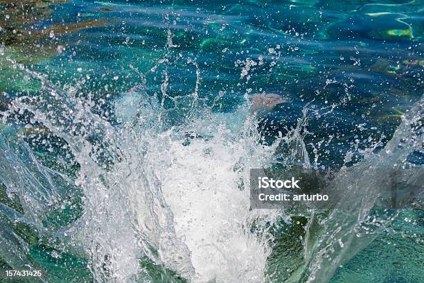 Foto de Mergulho No Mar e mais fotos de stock de Arrebentação - Arrebentação, Azul, Baía