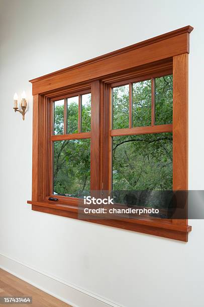 Ventana Foto de stock y más banco de imágenes de Madera - Material - Madera - Material, Ventana, Alféizar