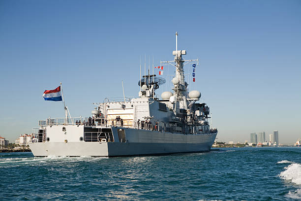 nave da guerra francese inserire miami - naval flag foto e immagini stock