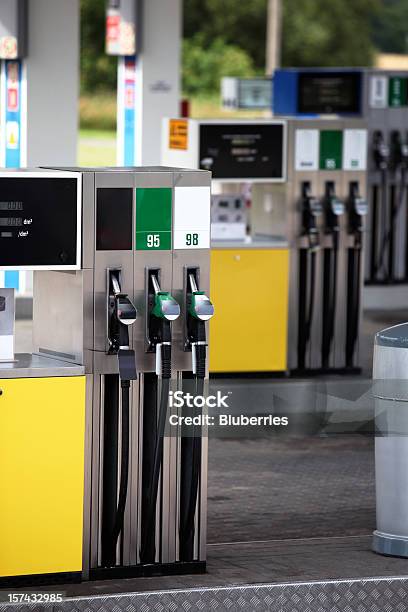 A Bomba - Fotografias de stock e mais imagens de Posto de Gasolina - Posto de Gasolina, Abastecer, Bomba de Combustível