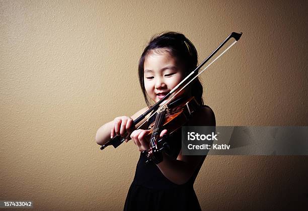 若いアジア人のバイオリン奏者 - バイオリンのストックフォトや画像を多数ご用意 - バイオリン, 女の子, 習う