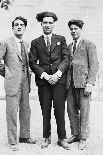 drei männer aus 1917.black und weiß - italien fotos stock-fotos und bilder