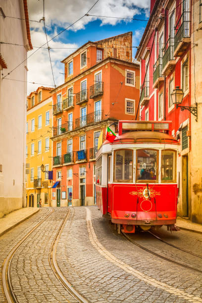 tranvía en la calle estrecha de alfama, lisboa - cable car lisbon portugal portugal old fotografías e imágenes de stock