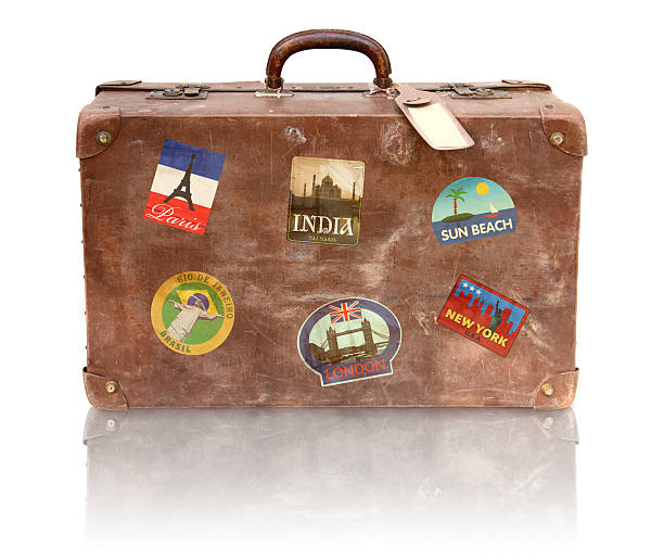 старый чемодан наклейки на путешествия использовать - suitcase label old old fashioned стоковые фото и изображения