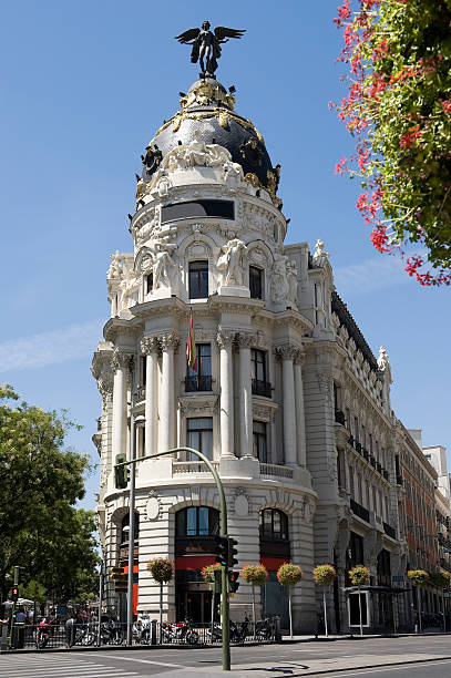 испанский доступ madrid - metropolis building стоковые фото и изображения